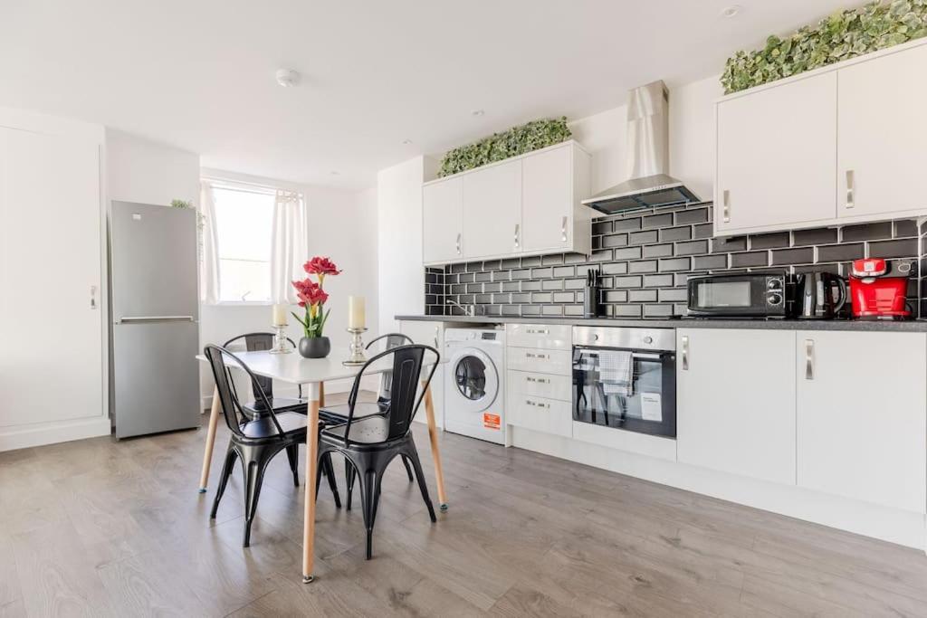 Vertigo Boutique Sleeps 4 London キングストン・アポン・テムズ エクステリア 写真