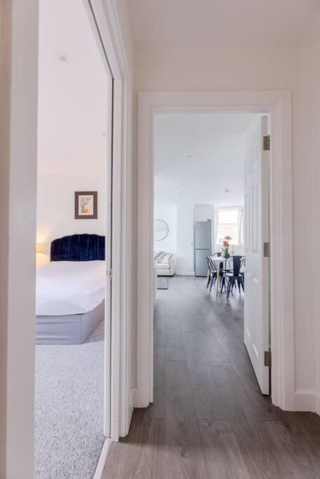 Vertigo Boutique Sleeps 4 London キングストン・アポン・テムズ エクステリア 写真