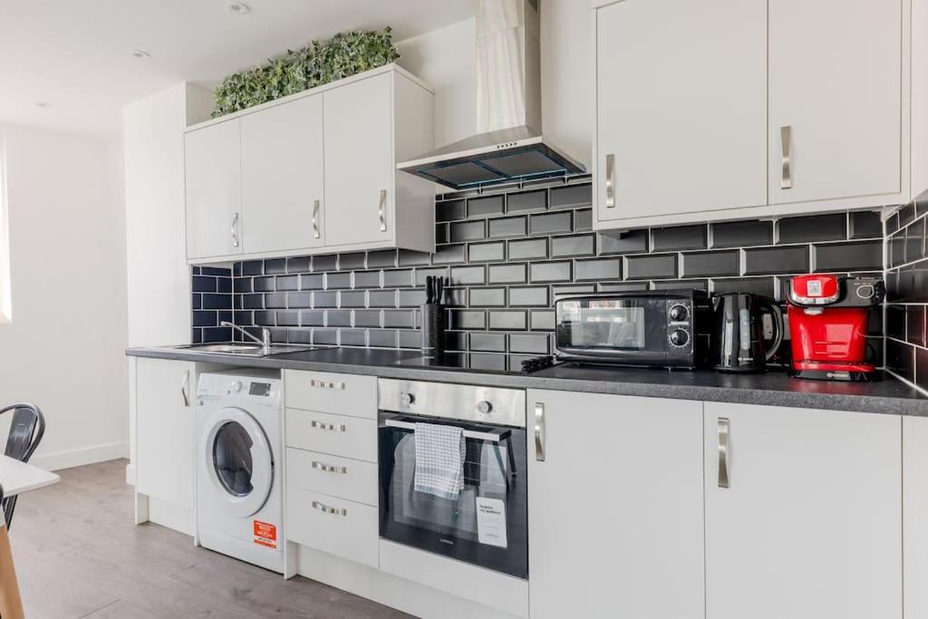 Vertigo Boutique Sleeps 4 London キングストン・アポン・テムズ エクステリア 写真